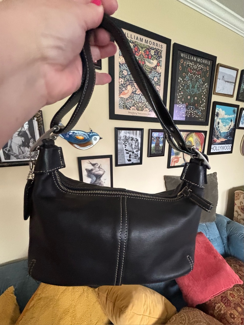 COACH NO. E3Z-9564 Vintage Black Leather Shoulder Bag with White Stitching - Picture 4 of 11